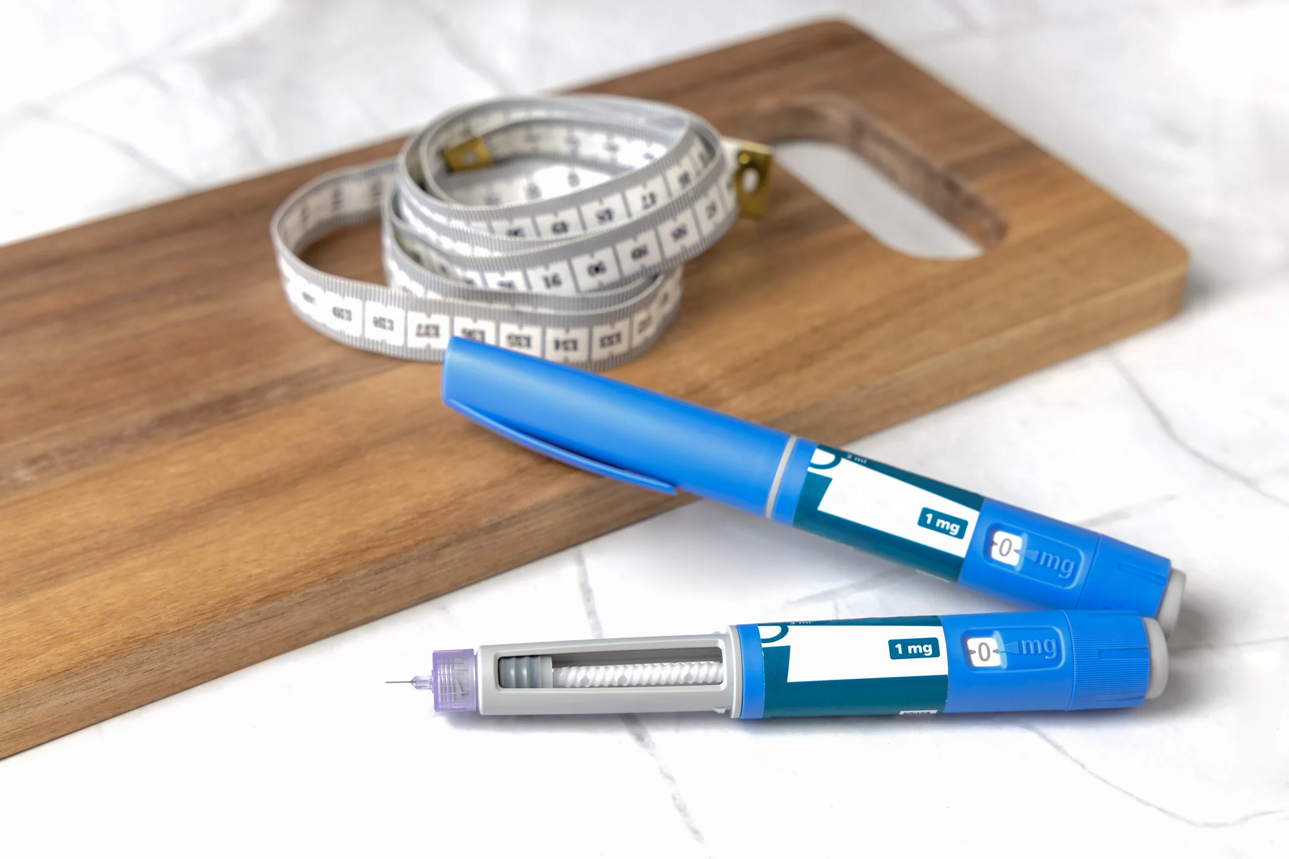 Close-up of a fine-gauge GLP-1 injection needle, illustrating the painless subcutaneous administration method used for medical weight loss in South Africa.